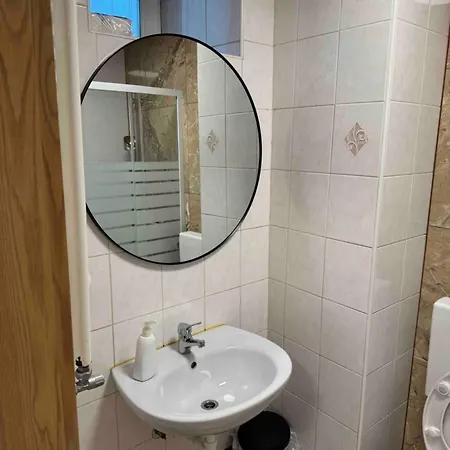Cozy Flat Near Tivoli Park With Free Parking דירה *