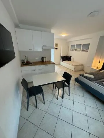 Cozy Flat Near Tivoli Park With Free Parking Apartment